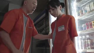 MIDV-654 [中文字幕] 七沢みあ - 「讓我看小穴的話就原諒你」嚇唬膽怯的偷竊少女黏膩性器逗弄，變態便利商店店長來教訓的黏膩欺負 從那天開始變成性處理打工下人的我…