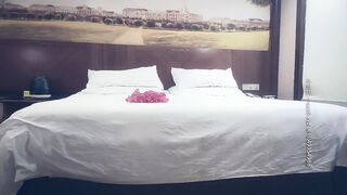 【赵总寻花】涉世未深的极品娇小黄衣女大学生，被折腾了整整一个小时，精疲力竭，直呼太难了