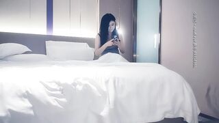 【赵总寻花】非常好说话的黑丝美女，搞完一炮意犹未尽，休息一会再战一轮，一次颜射一次口爆