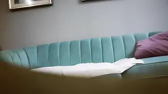 漂亮大奶小姐姐_我动不了_看看逼肿了没有_身材高挑在沙发被小哥偷偷无套输出_操的都不想动