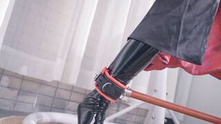 《cos约尔小姐》约尔太太执行任务中被偷袭绑了起来，跪吊+日式直腿+两次强_高+跳dan玩弄+团缚+日式捆绑