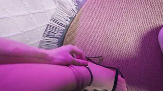 【悠米定拍】《OL的游戏3》 辅导完下属工作后，换上情趣旗袍，谁知道这小子又折返回来，我的秘密被他发现了，他把我捂晕