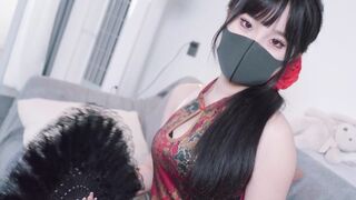 【悠米】《欠债人妻》上篇_妩媚人妻欠债只能用肉体偿还，还被一杯水直接泼到胸里，被迫签下卖身契抵债，被Av棒+蛋蛋不停玩弄羔潮三