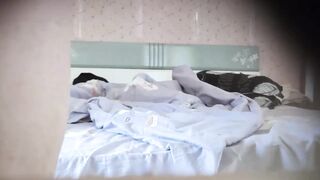 巨乳熟女人妻回家操逼你趴在我身上来69帮我舔鸡巴！