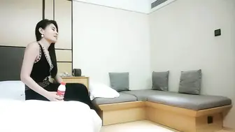 探花偷拍约炮170CM极品外围妹笑起来甜美大长腿镜头前展示口活舔逼抬起美腿抽插，骑乘打桩猛操高清