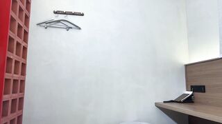 萌崽儿_淫荡姐姐色诱摄影师用身体支付费用，性感丝袜可以从后面插我吗啊好爽内射小嫩穴精液