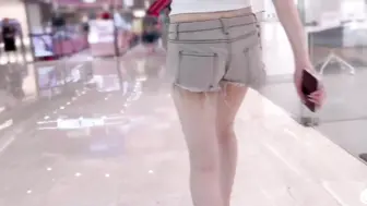 大奶美女 我的肚肚吃饱饱下面没有吃饱 身材丰满皮肤白皙 超粉白虎鲍鱼 在饭店就摸奶吃鸡 回家就是一顿无套输出射了一逼口